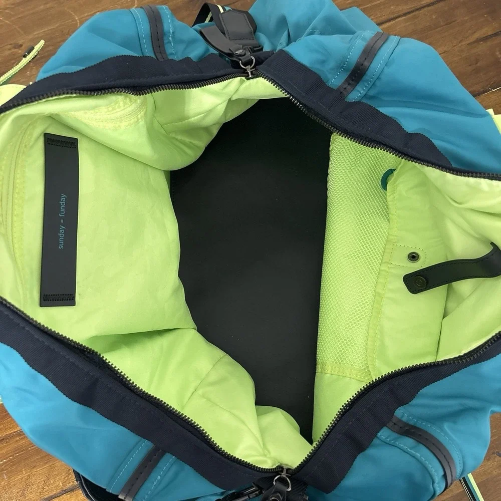 Lululemon Weekend Warrior Duffel Bag Surge Clear Mint Inkwell Blue Green Pockets